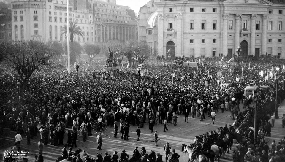 Plaza de Mayo el 17 de octubre de 1945