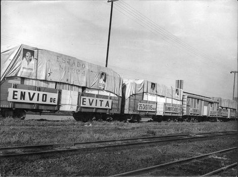 Archivo General de la Nación Argentina 1948 Vagones con casas prefabricadas, ropas y víveres para damnificados por sismo de Salta y Jujuy Fundación de Ayuda Social María Eva Duarte de Perón
