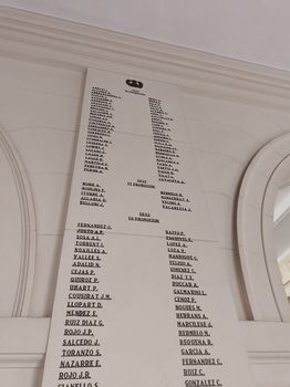 Columna de honor de las primeras promociones del CMN